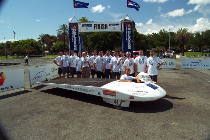 Das Team im Shirt der Bochumer Hochschule