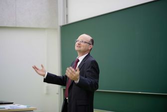 Prof. Weidauer beim Diplomatenbesuch