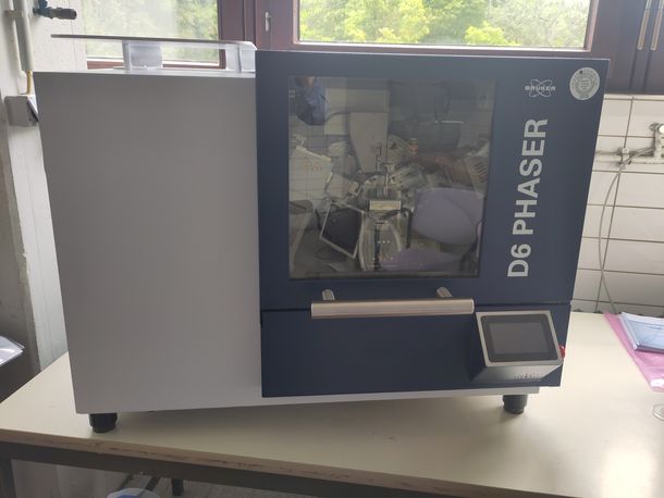Bruker D6 PHASER – Kompaktes Röntgendiffraktometer zur Analyse kristalliner Feststoffe.