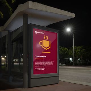Bushaltestelle mit Werbeplakat in Bochum