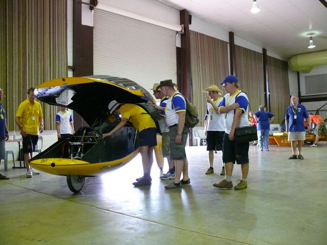 Gespannte Erwartung vor dem Scrutineering